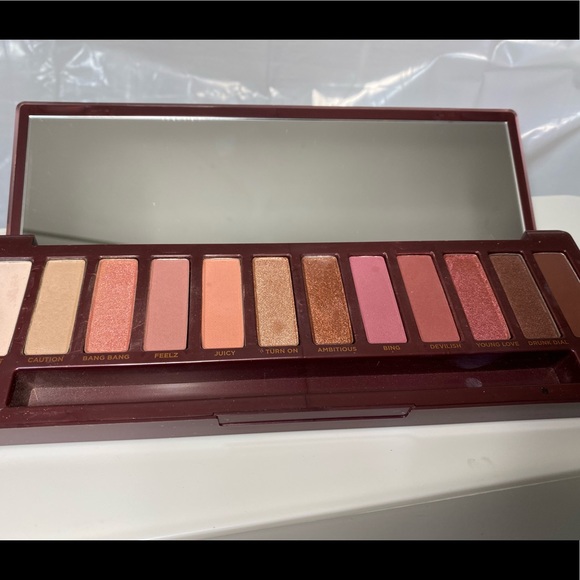 Urban Decay Naked Cherry - Picture 2 of 2